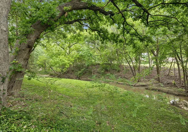 Photo 3 of Single family home for sale at 1724 Pembroke Ln, Mc Kinney, TX 75072 | MLS# 21255426 | Listing updated on 2026-09-14