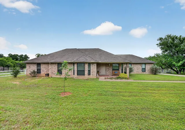 Photo 3 of Single family home for sale at 951 Ridgewood Cir, Argyle, TX 76226 | MLS# 21254605 | Listing updated on 2026-10-04