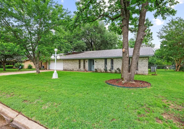 Photo 2 of Single family home for sale at 212 Lou St, Sulphur Springs, TX 75482 | MLS# 21247386 | Listing updated on 2026-09-12