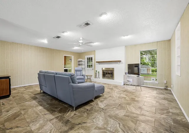 Photo 3 of Single family home for sale at 212 Lou St, Sulphur Springs, TX 75482 | MLS# 21247386 | Listing updated on 2026-10-05
