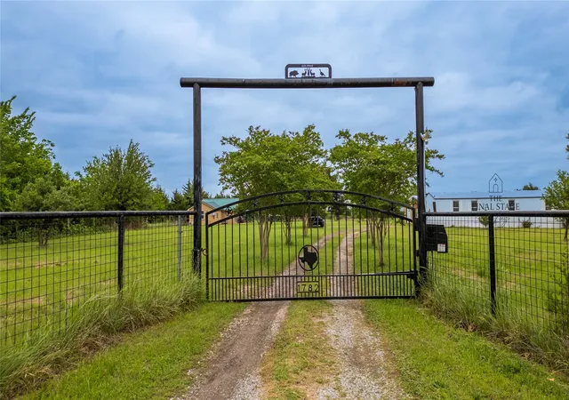 Photo 2 of Manufactured home for sale at 1782 Fm 1569, Greenville, TX 75401 | MLS# 21255720 | Listing updated on 2026-09-09