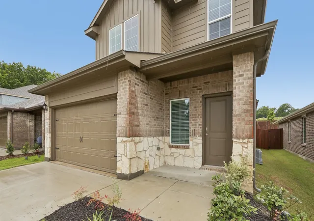 Photo 2 of Single family home for sale at 928 Jefferson Wy, Sherman, TX 75090 | MLS# 21255794 | Listing updated on 2026-10-01