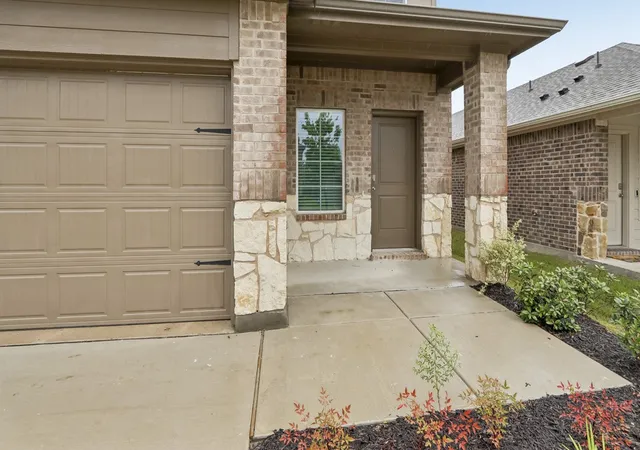 Photo 3 of Single family home for sale at 928 Jefferson Wy, Sherman, TX 75090 | MLS# 21255794 | Listing updated on 2026-10-01