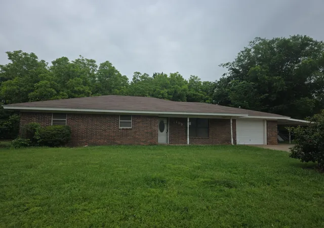Photo 1 of Single family home for sale at 709 Lee St, Bowie, TX 76230 | MLS# 21255833 | Listing updated on 2026-09-14