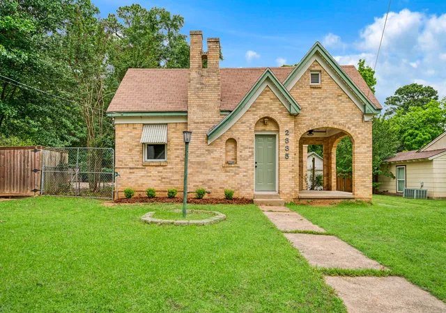 Photo 1 of Sale Pending at 2335 Simpson St, Paris, TX 75460 | MLS# 21255812 | Listing updated on 2026-09-12