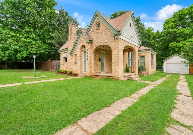 Photo 2 of Sale Pending at 2335 Simpson St, Paris, TX 75460 | MLS# 21255812 | Listing updated on 2026-09-12