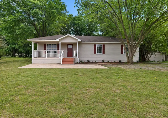 Photo 2 of Single family home for sale at 268 Tweedy Bird Ln, Whitewright, TX 75491 | MLS# 21255711 | Listing updated on 2026-09-11