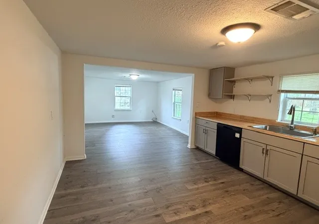 Photo 3 of Single family home for sale at 927 W Baker St, Denison, TX 75020 | MLS# 21256137 | Listing updated on 2026-09-11