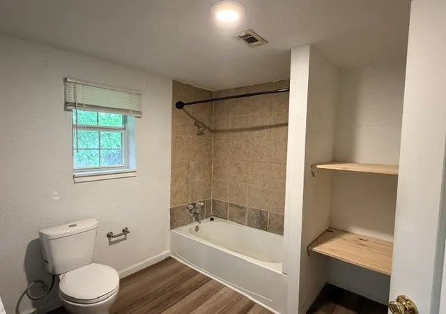 Photo 4 of Single family home for sale at 927 W Baker St, Denison, TX 75020 | MLS# 21256137 | Listing updated on 2026-09-11