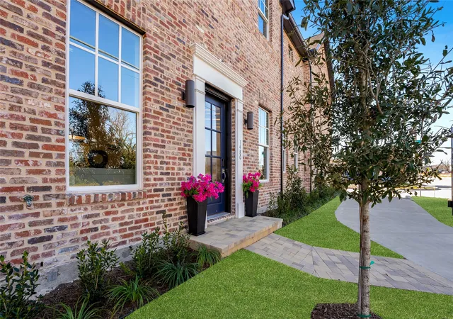 Photo 3 of Townhouse for sale at 1408 N Ave, Plano, TX 75074 | MLS# 21256285 | Listing updated on 2026-09-10