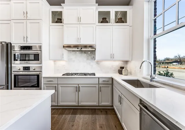 Photo 4 of Townhouse for sale at 1408 N Ave, Plano, TX 75074 | MLS# 21256285 | Listing updated on 2026-09-10