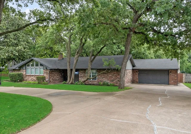 Photo 1 of Single family home for sale at 4500 Hacienda Dr, Arlington, TX 76017 | MLS# 21256412 | Listing updated on 2026-09-14