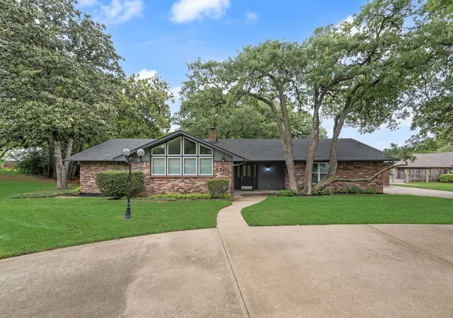 Photo 2 of Single family home for sale at 4500 Hacienda Dr, Arlington, TX 76017 | MLS# 21256412 | Listing updated on 2026-09-14