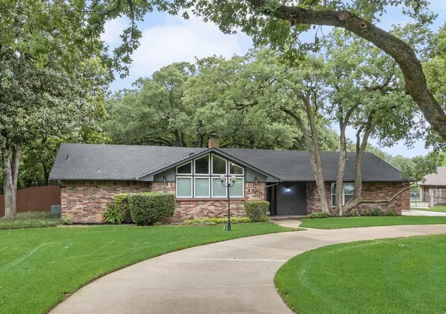 Photo 3 of Single family home for sale at 4500 Hacienda Dr, Arlington, TX 76017 | MLS# 21256412 | Listing updated on 2026-09-14