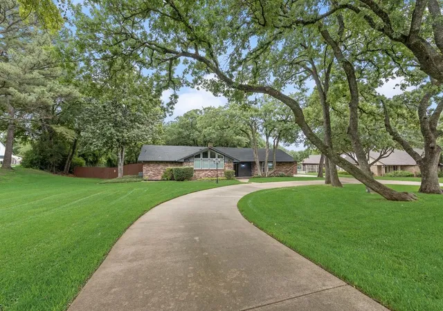 Photo 3 of Single family home for sale at 4500 Hacienda Dr, Arlington, TX 76017 | MLS# 21256412 | Listing updated on 2026-09-14