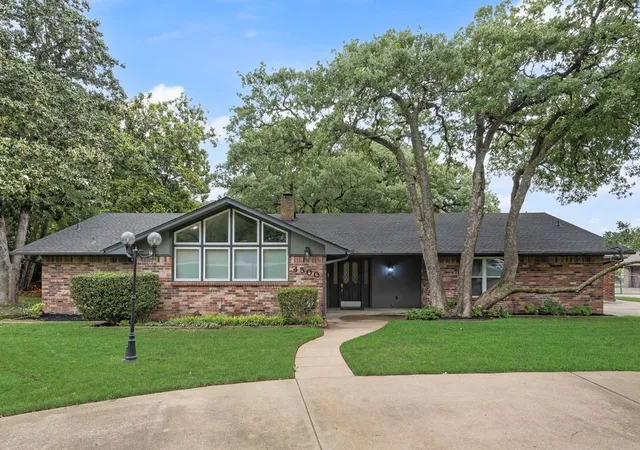 Photo 4 of Single family home for sale at 4500 Hacienda Dr, Arlington, TX 76017 | MLS# 21256412 | Listing updated on 2026-09-14