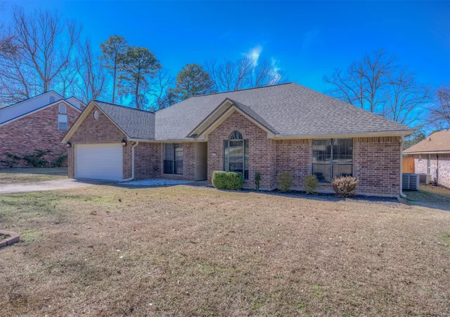 Photo 1 of Sale Pending at 4930 Beechwood Hills Dr, Shreveport, LA 71107 | MLS# 21256138 | Listing updated on 2026-07-31