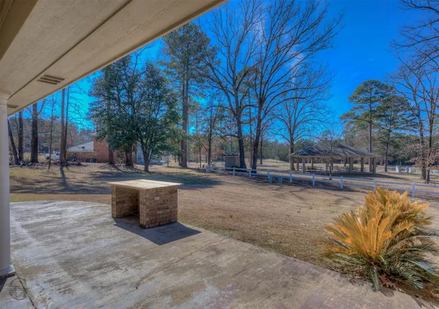 Photo 3 of Sale Pending at 4930 Beechwood Hills Dr, Shreveport, LA 71107 | MLS# 21256138 | Listing updated on 2026-07-31