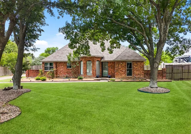 Photo 1 of Single family home for sale at 909 Valley View Ave, Red Oak, TX 75154 | MLS# 21256509 | Listing updated on 2026-09-12