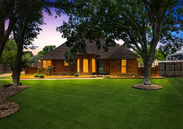 Photo 2 of Single family home for sale at 909 Valley View Ave, Red Oak, TX 75154 | MLS# 21256509 | Listing updated on 2026-09-12