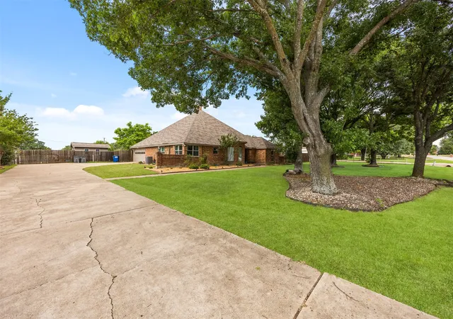 Photo 4 of Single family home for sale at 909 Valley View Ave, Red Oak, TX 75154 | MLS# 21256509 | Listing updated on 2026-09-12