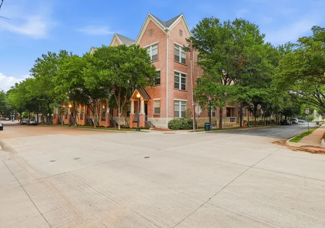 Photo 3 of Sale Pending at 2305 Worthington St #219, Dallas, TX 75204 | MLS# 21255133 | Listing updated on 2026-09-09
