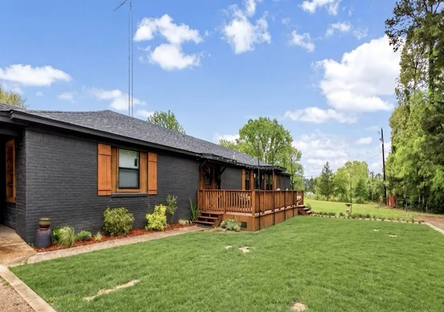 Photo 3 of Single family home for sale at 997 Vz County Road 4810, Ben Wheeler, TX 75754 | MLS# 21252287 | Listing updated on 2026-09-29