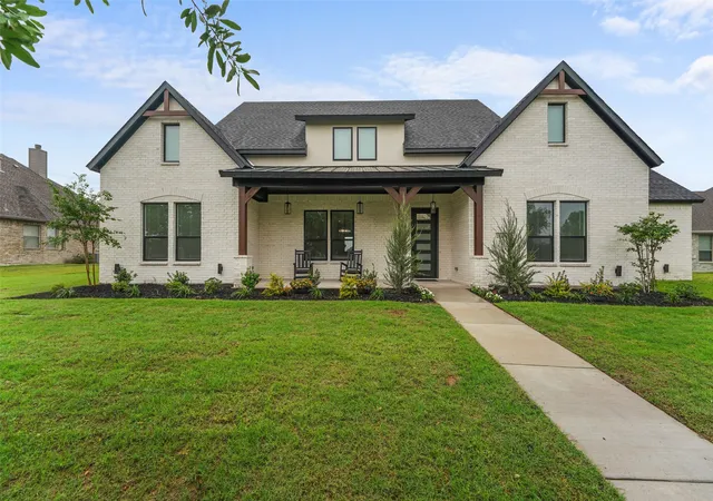 Photo 3 of Single family home for sale at 1018 Devonshire Dr N, Forney, TX 75126 | MLS# 21255973 | Listing updated on 2026-08-02