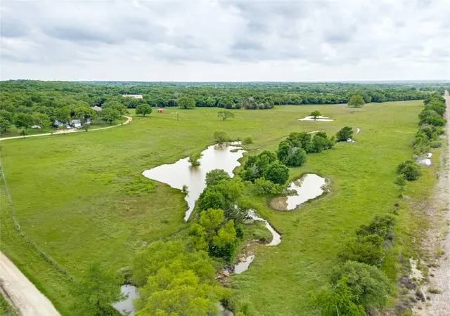 Photo 2 of House for sale at 2900 County Road 317, Cleburne, TX 76031 | MLS# 21256564 | Listing updated on 2026-10-20