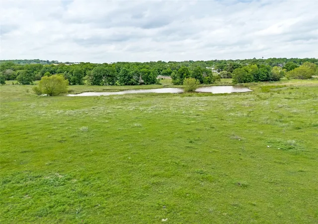 Photo 4 of House for sale at 2900 County Road 317, Cleburne, TX 76031 | MLS# 21256564 | Listing updated on 2026-10-20