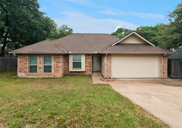 Photo 1 of Sale Pending at 6004 Twinhill Dr, Arlington, TX 76016 | MLS# 21255270 | Listing updated on 2026-07-31