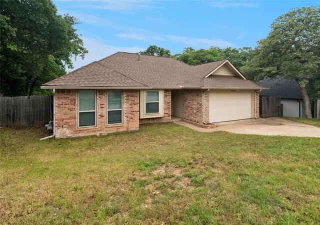 Photo 2 of Sale Pending at 6004 Twinhill Dr, Arlington, TX 76016 | MLS# 21255270 | Listing updated on 2026-07-31