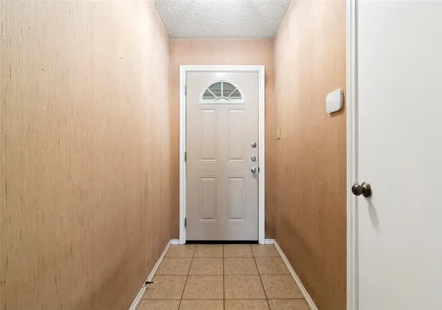 Photo 3 of Sale Pending at 6004 Twinhill Dr, Arlington, TX 76016 | MLS# 21255270 | Listing updated on 2026-07-31