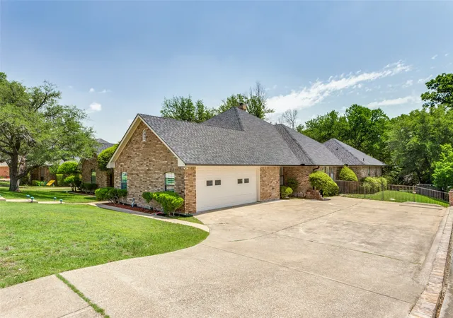 Photo 2 of Single family home for sale at 11905 Blue Creek Dr, Aledo, TX 76008 | MLS# 21257185 | Listing updated on 2026-09-14