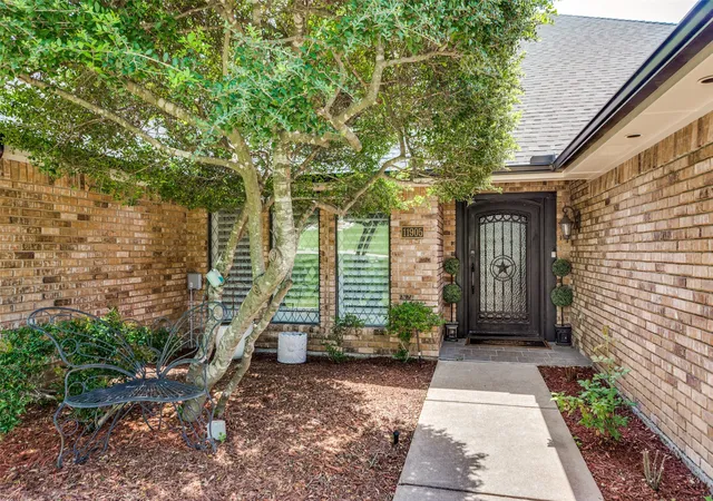 Photo 3 of Single family home for sale at 11905 Blue Creek Dr, Aledo, TX 76008 | MLS# 21257185 | Listing updated on 2026-09-14