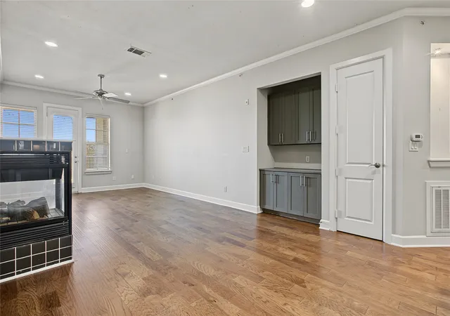 Listing Photo 2 - Condo for sale in building located at 2800 Sandage Ave, Fort Worth, TX 76109 - Unit #206