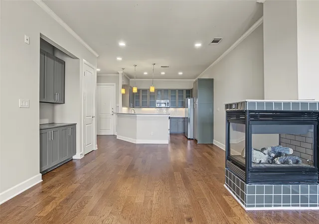 Listing Photo 4 - Condo for sale in building located at 2800 Sandage Ave, Fort Worth, TX 76109 - Unit #206