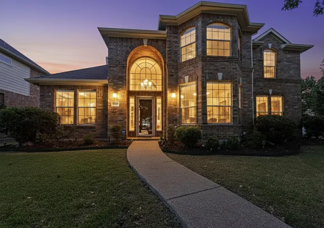 Photo 2 of Single family home for sale at 1808 Paddington Ct, Arlington, TX 76017 | MLS# 21250034 | Listing updated on 2026-09-08