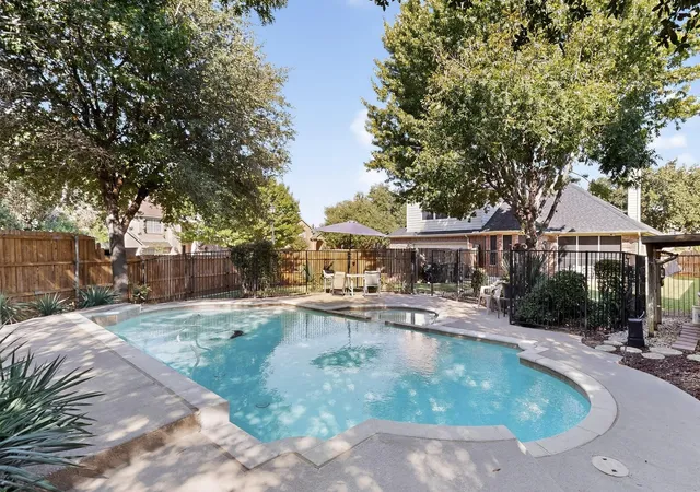 Photo 3 of Single family home for sale at 1808 Paddington Ct, Arlington, TX 76017 | MLS# 21250034 | Listing updated on 2026-09-08