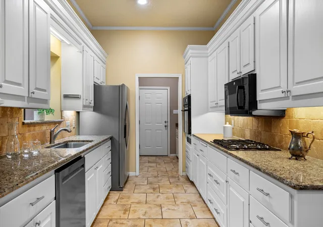 Photo 4 of Single family home for sale at 80 Sugar Creek Pl, Woodway, TX 76712 | MLS# 21256517 | Listing updated on 2026-07-30