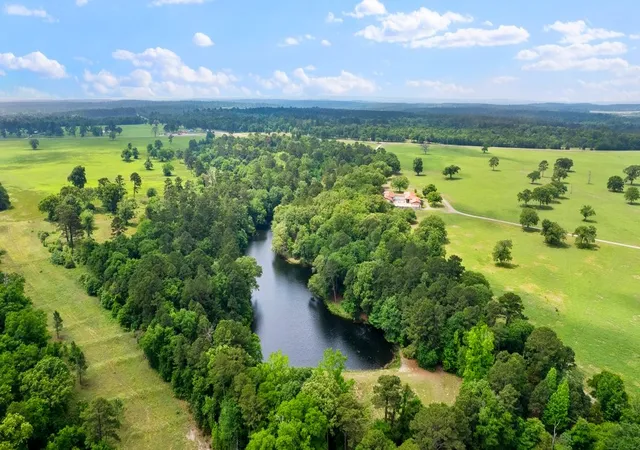 Photo 1 of Mansion for sale at 226 Fm 2869, Winnsboro, TX 75494 | MLS# 21257096 | Listing updated on 2026-09-10