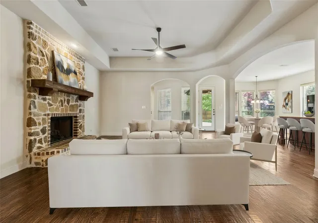 Photo 3 of Sale Pending at 2913 Fayette Trl, Frisco, TX 75034 | MLS# 21247417 | Listing updated on 2026-10-06