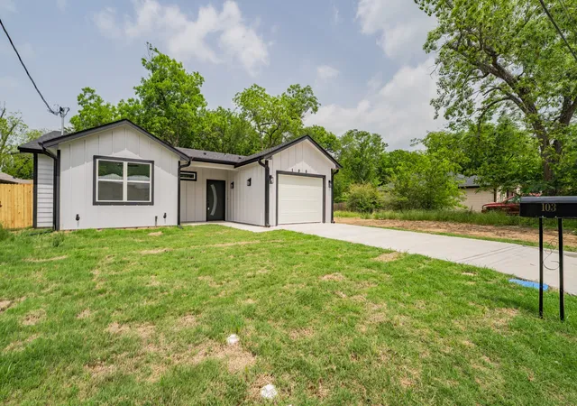Photo 1 of Single family home for sale at 103 Ross St W, Sulphur Springs, TX 75482 | MLS# 21256090 | Listing updated on 2026-09-09