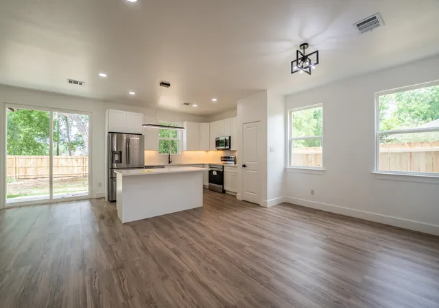 Photo 3 of Single family home for sale at 103 Ross St W, Sulphur Springs, TX 75482 | MLS# 21256090 | Listing updated on 2026-09-09