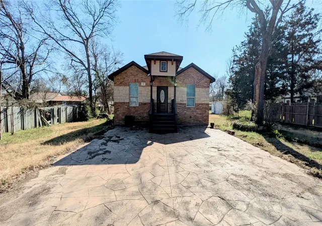 Single family home for sale at 409 Giles St, Mineola, TX 75773 | MLS# 21258207