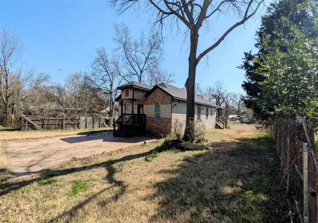 Photo 1 of Single family home for sale at 409 Giles St, Mineola, TX 75773 | MLS# 21258207 | Listing updated on 2026-10-19