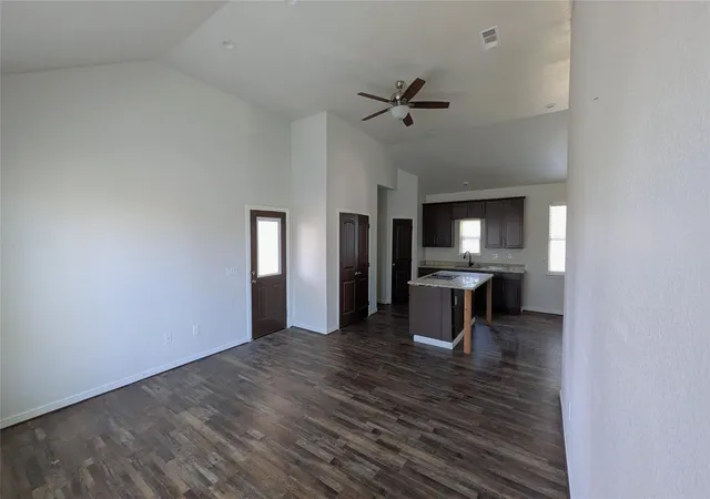 Photo 2 of Single family home for sale at 409 Giles St, Mineola, TX 75773 | MLS# 21258207 | Listing updated on 2026-10-19