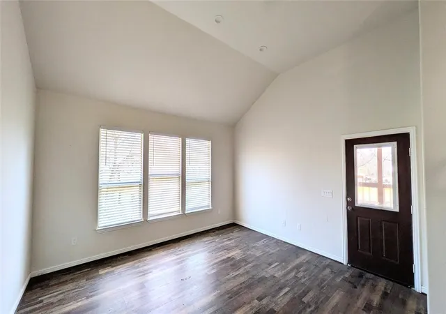 Photo 3 of Single family home for sale at 409 Giles St, Mineola, TX 75773 | MLS# 21258207 | Listing updated on 2026-10-19