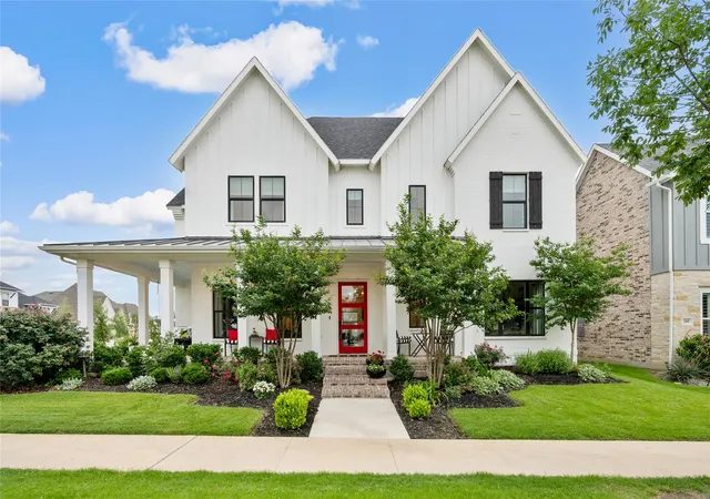 Photo 2 of Single family home for sale at 201 N Pecan Pkwy, Justin, TX 76247 | MLS# 21253177 | Listing updated on 2026-09-15
