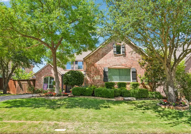 Photo 2 of Single family home for sale at 812 Moss Cliff Cir, Mc Kinney, TX 75071 | MLS# 21258036 | Listing updated on 2026-09-18